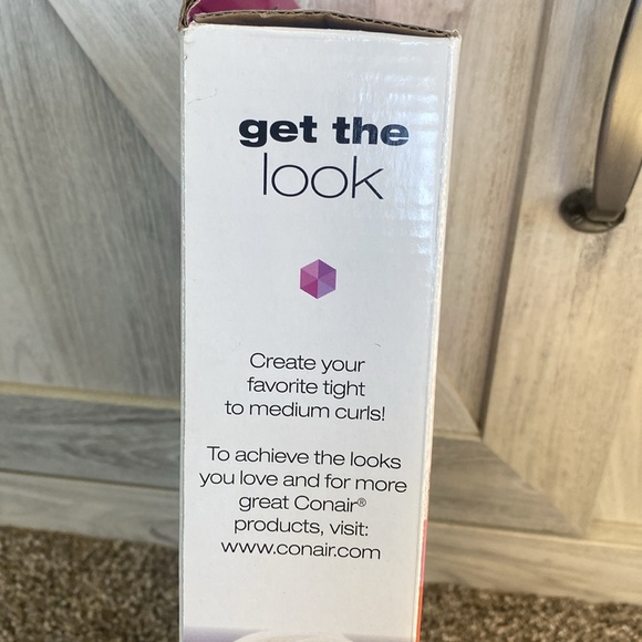 NIB Instant Heat CONAIR 3/4in. styling brush - 25 heat settings - Picture 6 of 6